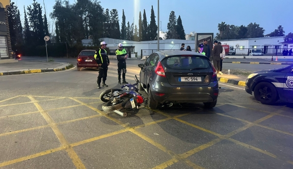 Lefkoşa'da trafik kazası.. Motosiklet sürücü ağır yaralandı